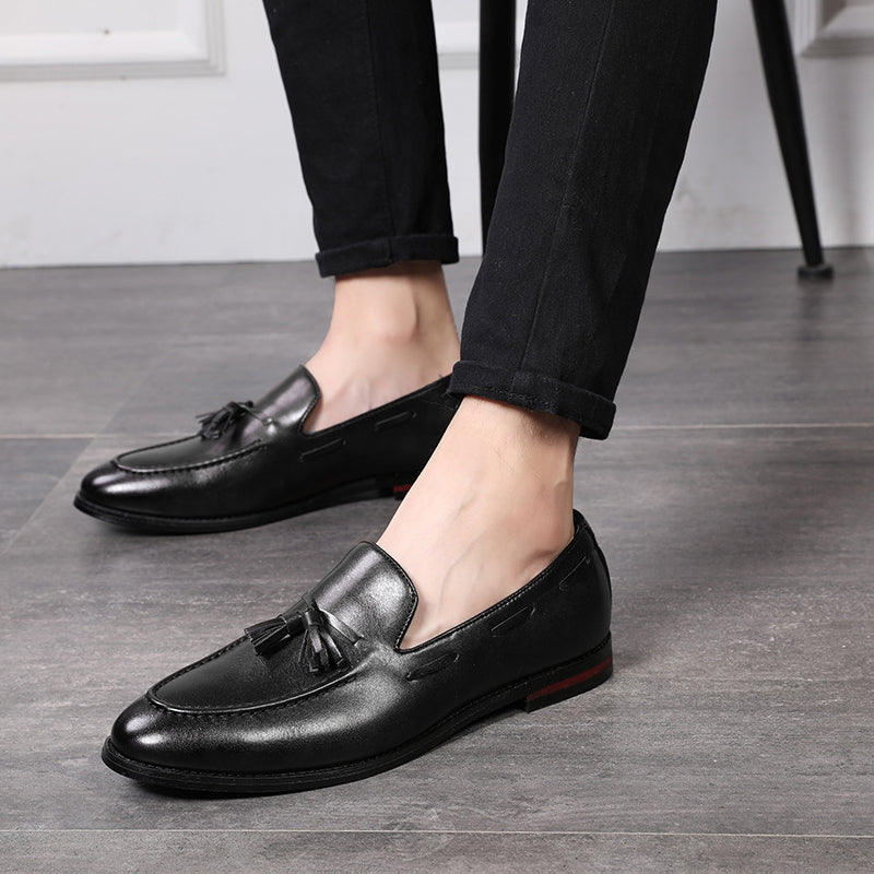 Men's Tassel Loafers with Smooth Upper and Sleek Tassel Detailing